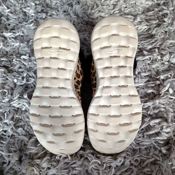 Skechers "Snow Kitty" On The Go Joy Ankle Booties - Picture 12 of 16